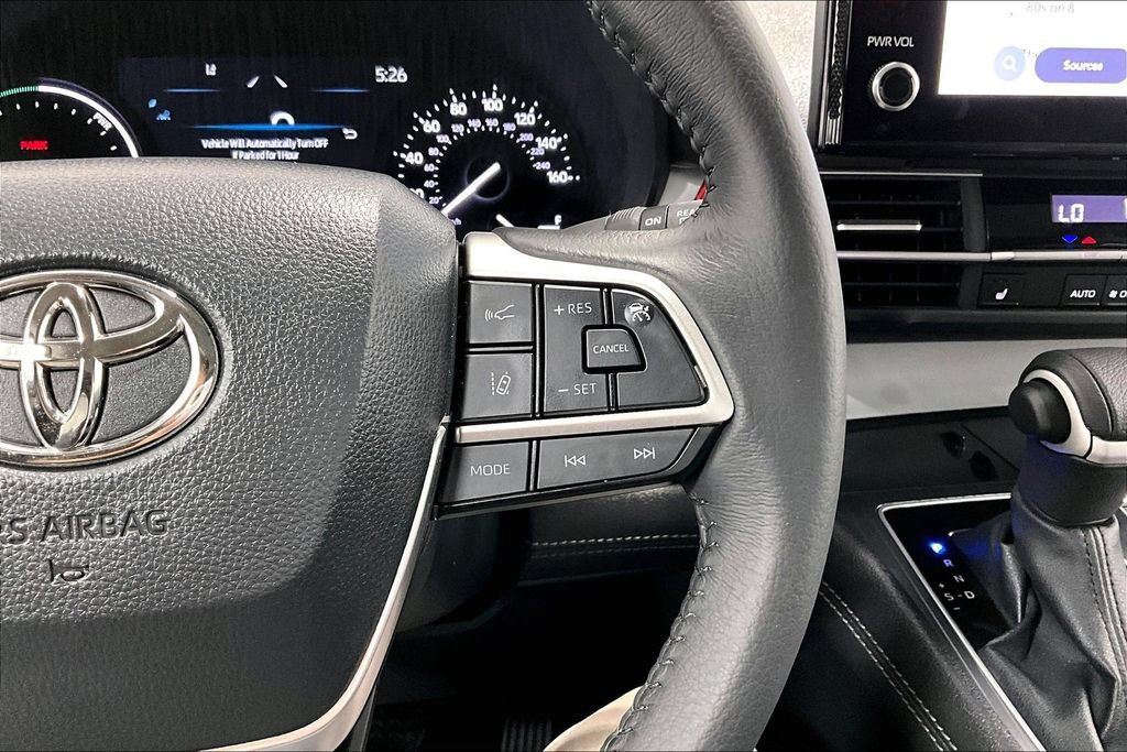 Used 2026 Toyota Sienna XLE FWD image 26