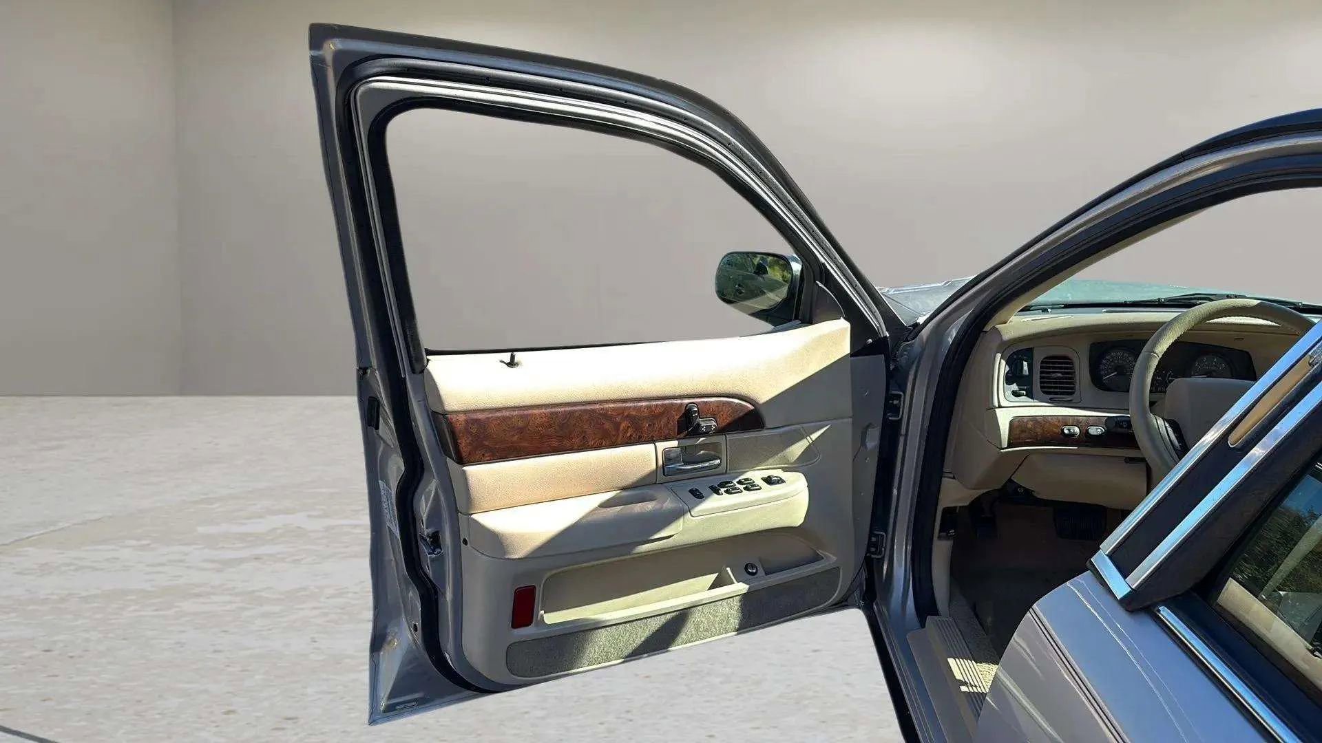 Used 2007 Mercury Grand Marquis LS image 9