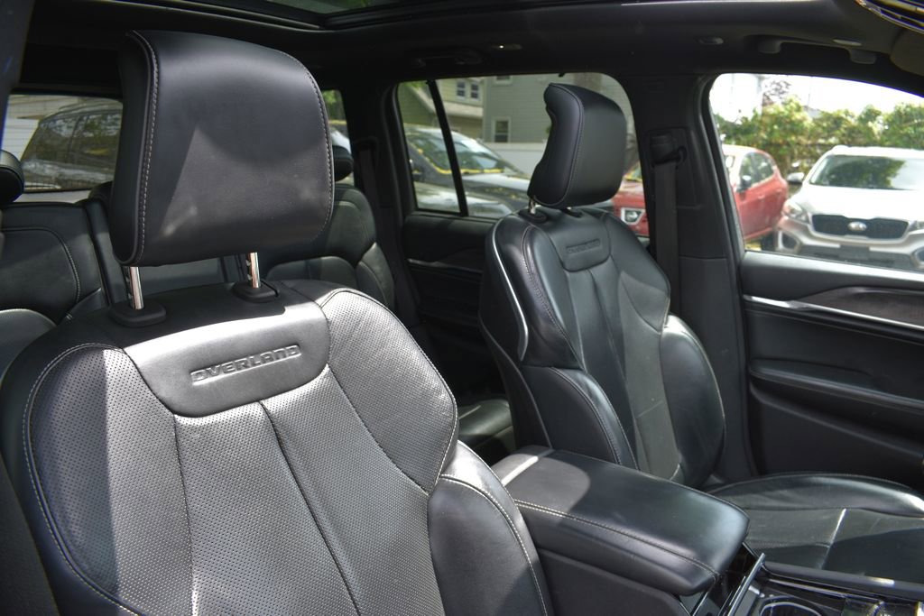 Used 2022 Jeep Grand Cherokee Overland AWD/4WD image 20