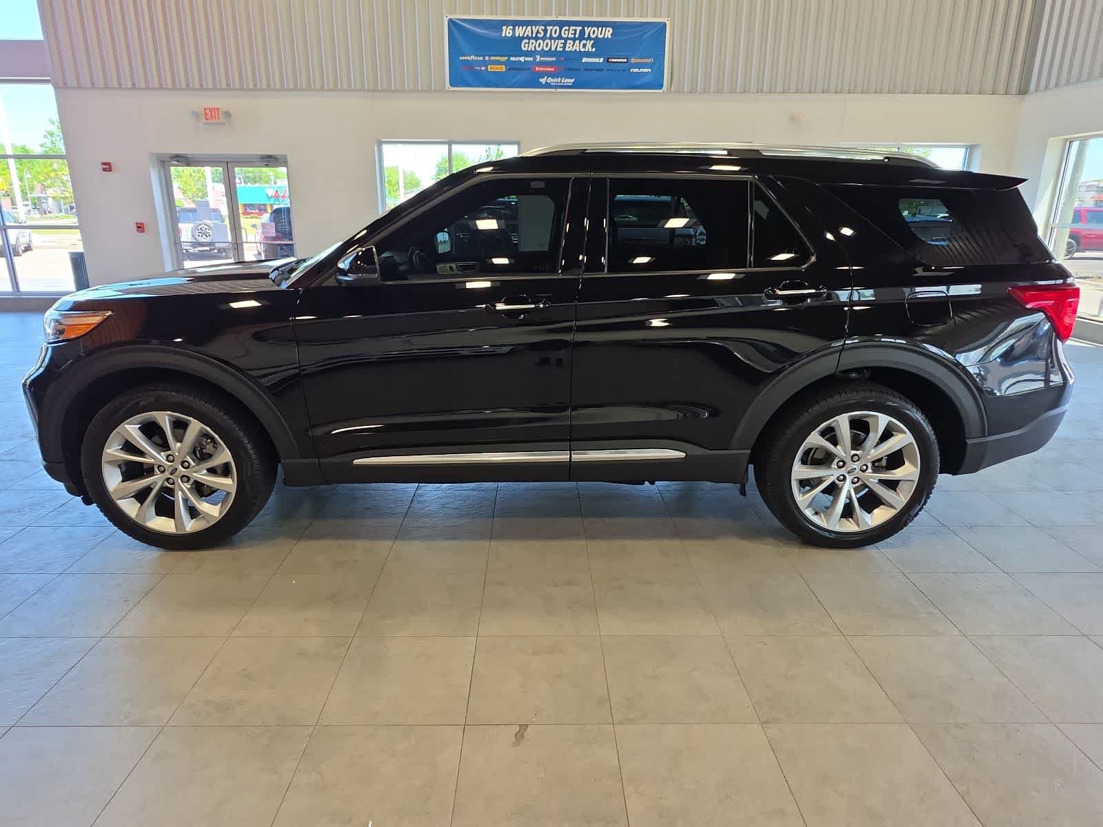 Used 2023 Ford Explorer Platinum w/ Technology Package AWD/4WD image 12