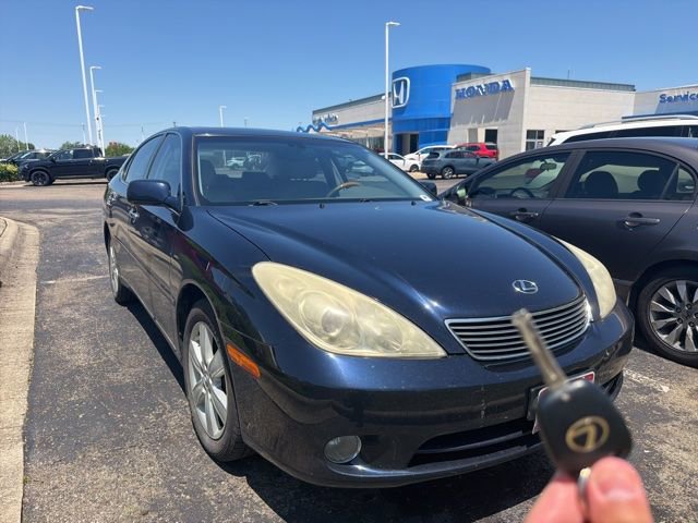 Used 2005 Lexus ES 330 FWD image 2