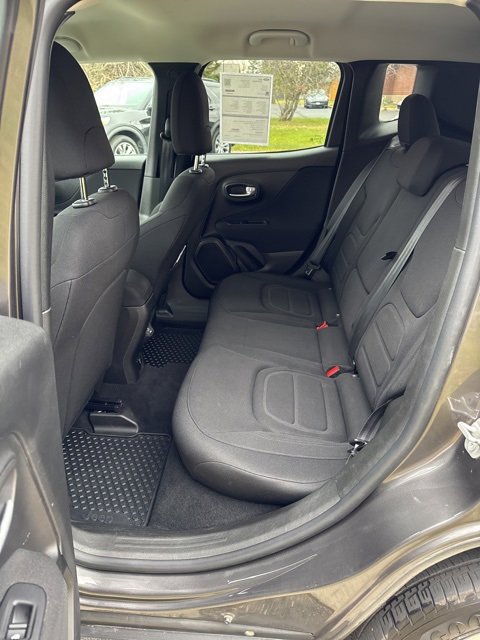 Used 2020 Jeep Renegade Latitude w/ Cold Weather Group image 11