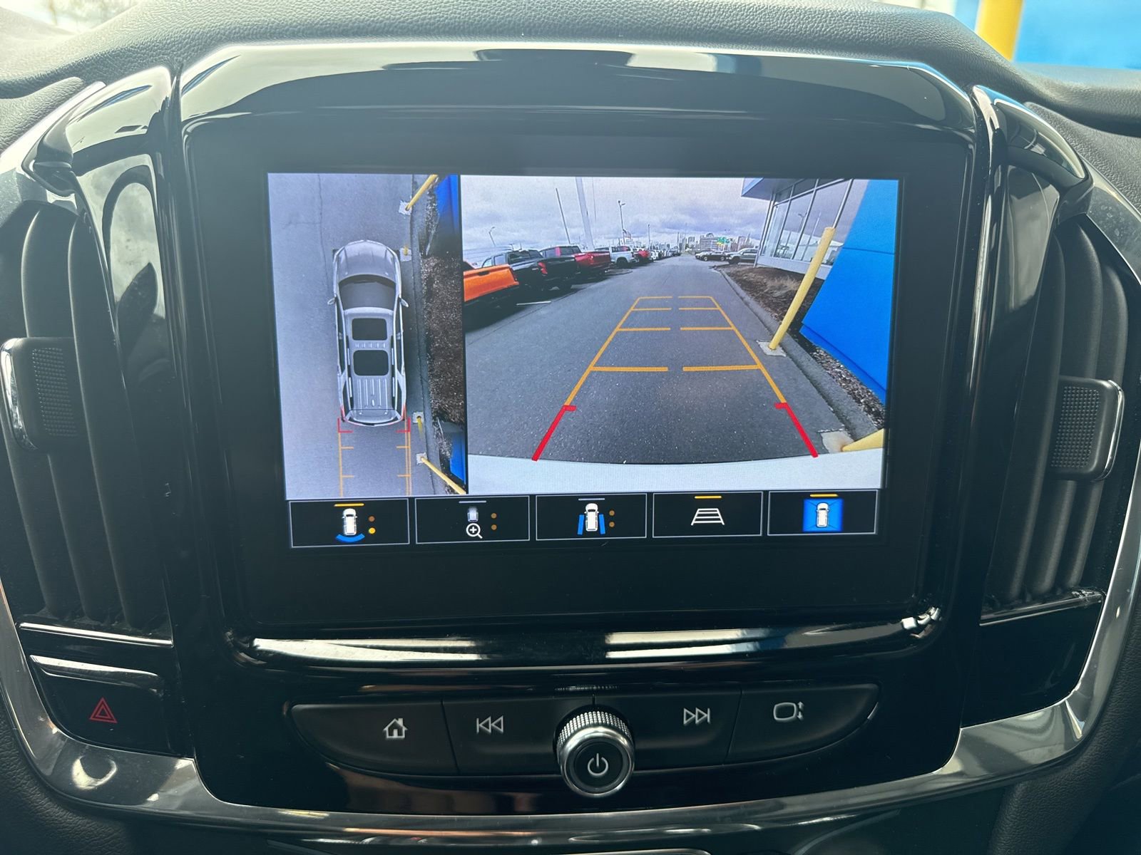 Used 2023 Chevrolet Traverse RS image 28