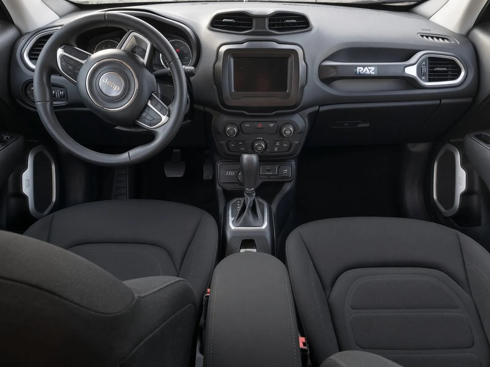 Used 2018 Jeep Renegade Latitude AWD/4WD image 11