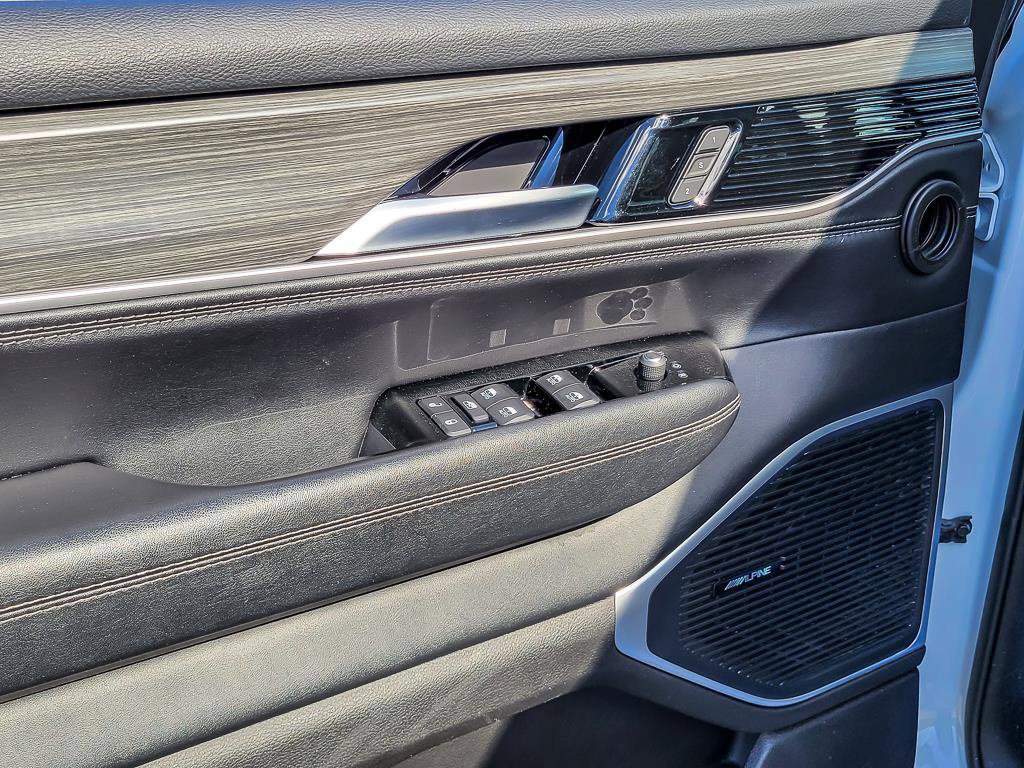 Used 2024 Jeep Wagoneer L Series II w/ Flexible Seating Group RWD image 14