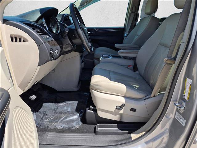 Used 2015 Chrysler Town & Country LX FWD image 15