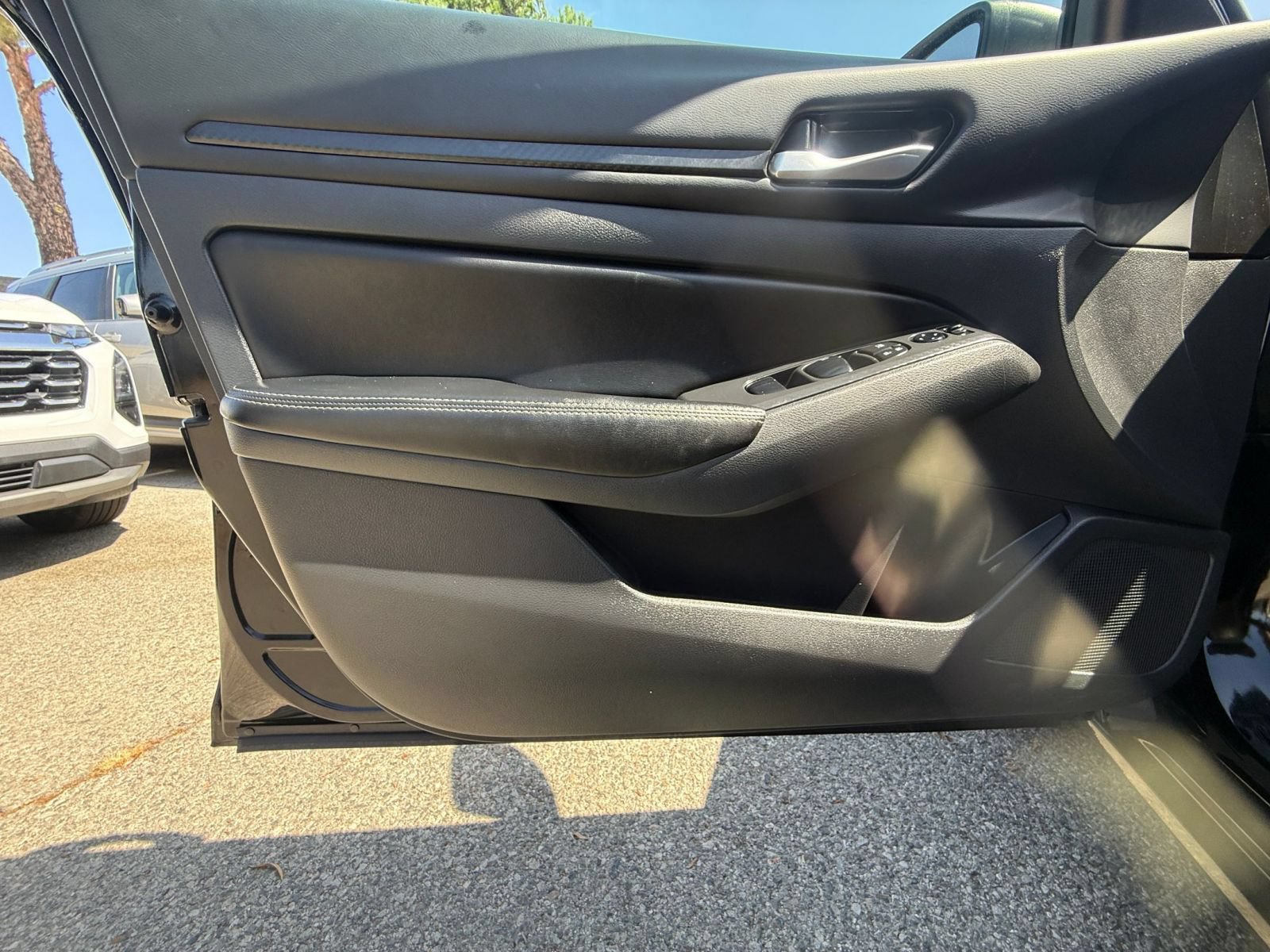 Used 2025 Nissan Altima 2.5 SV FWD image 18