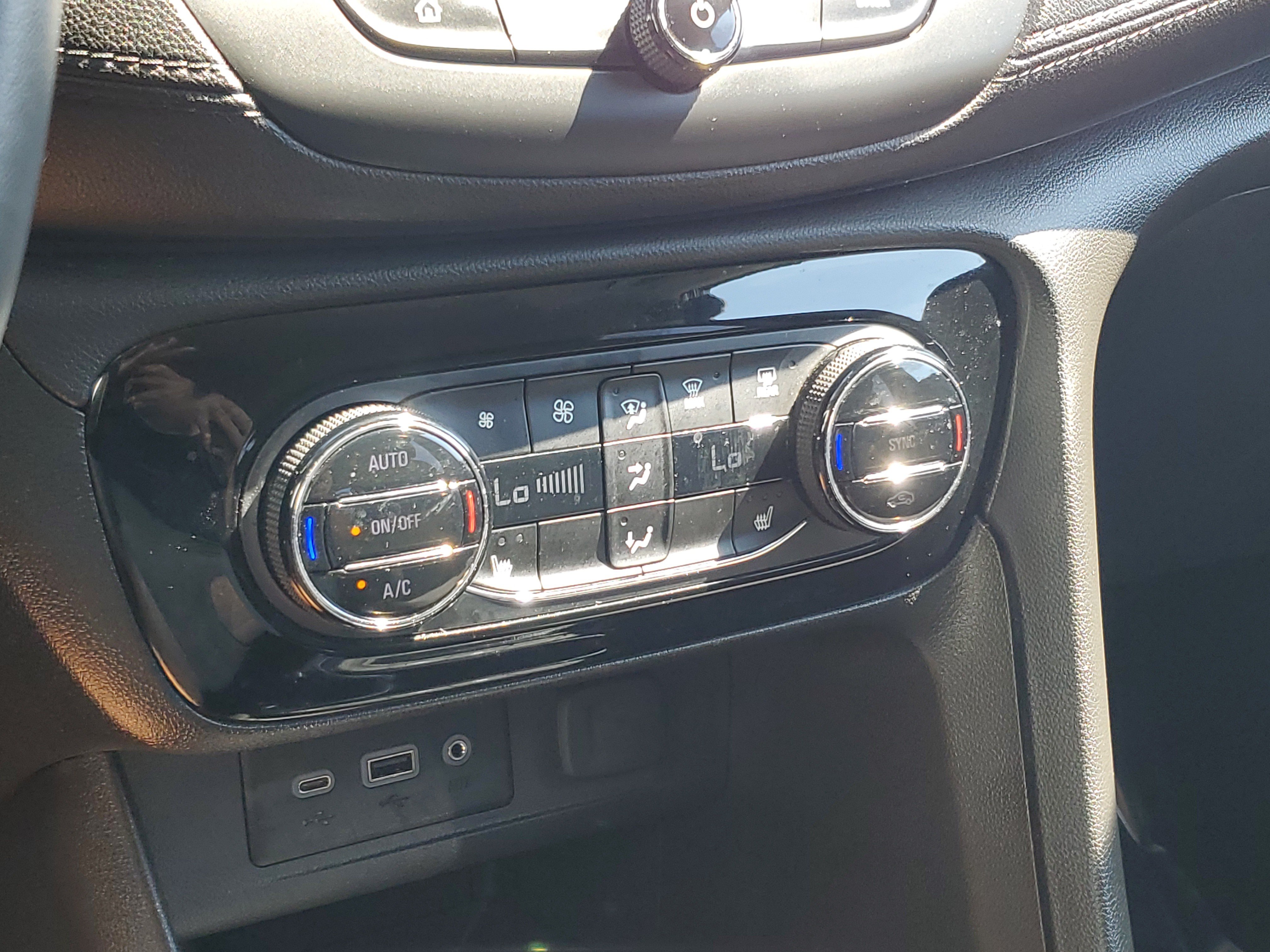 Used 2023 Buick Encore GX Select w/ Sport Touring Package FWD image 28