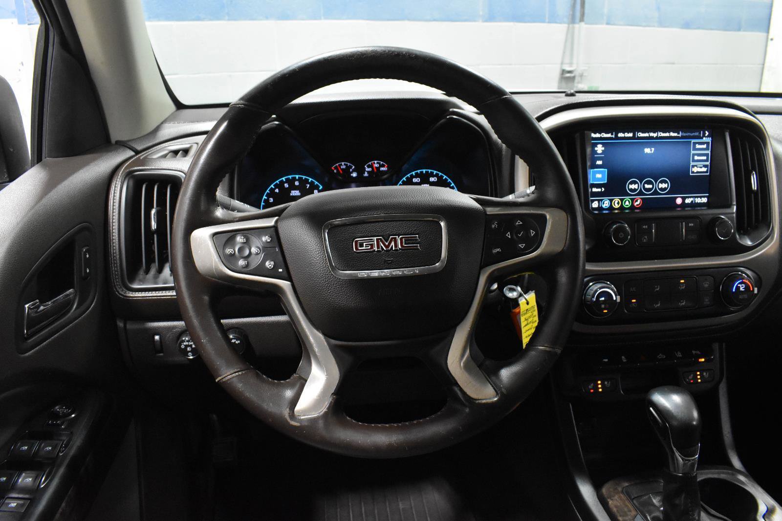 Used 2022 GMC Canyon Denali image 9