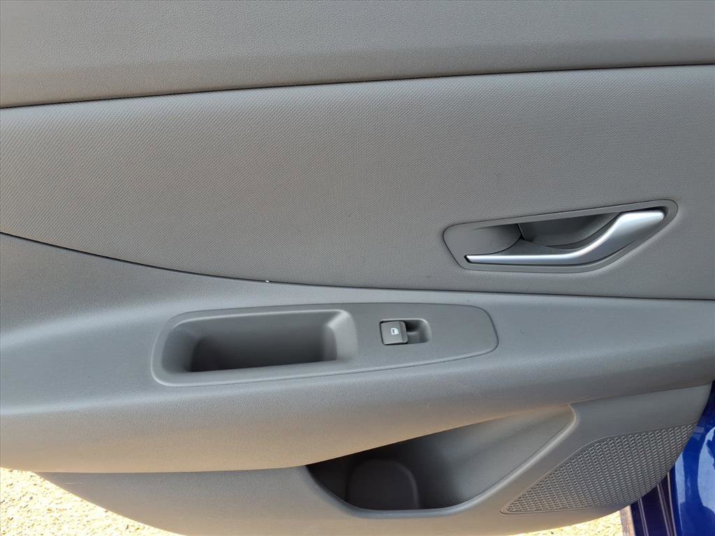 Used 2024 Hyundai Elantra SEL w/ Convenience Package image 10