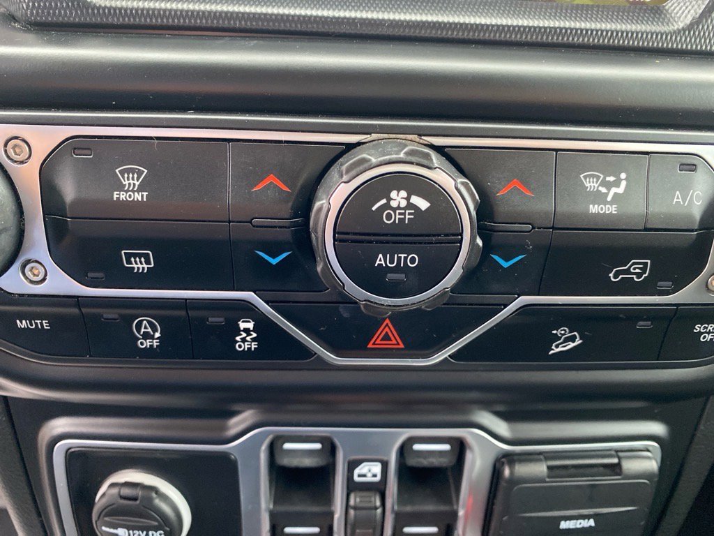 Used 2020 Jeep Wrangler Unlimited Sahara w/ Uconnect 4C Nav & Sound Group image 14