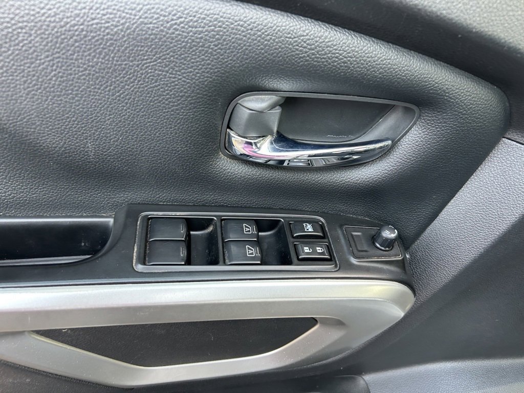 Used 2023 Nissan Titan SV image 14
