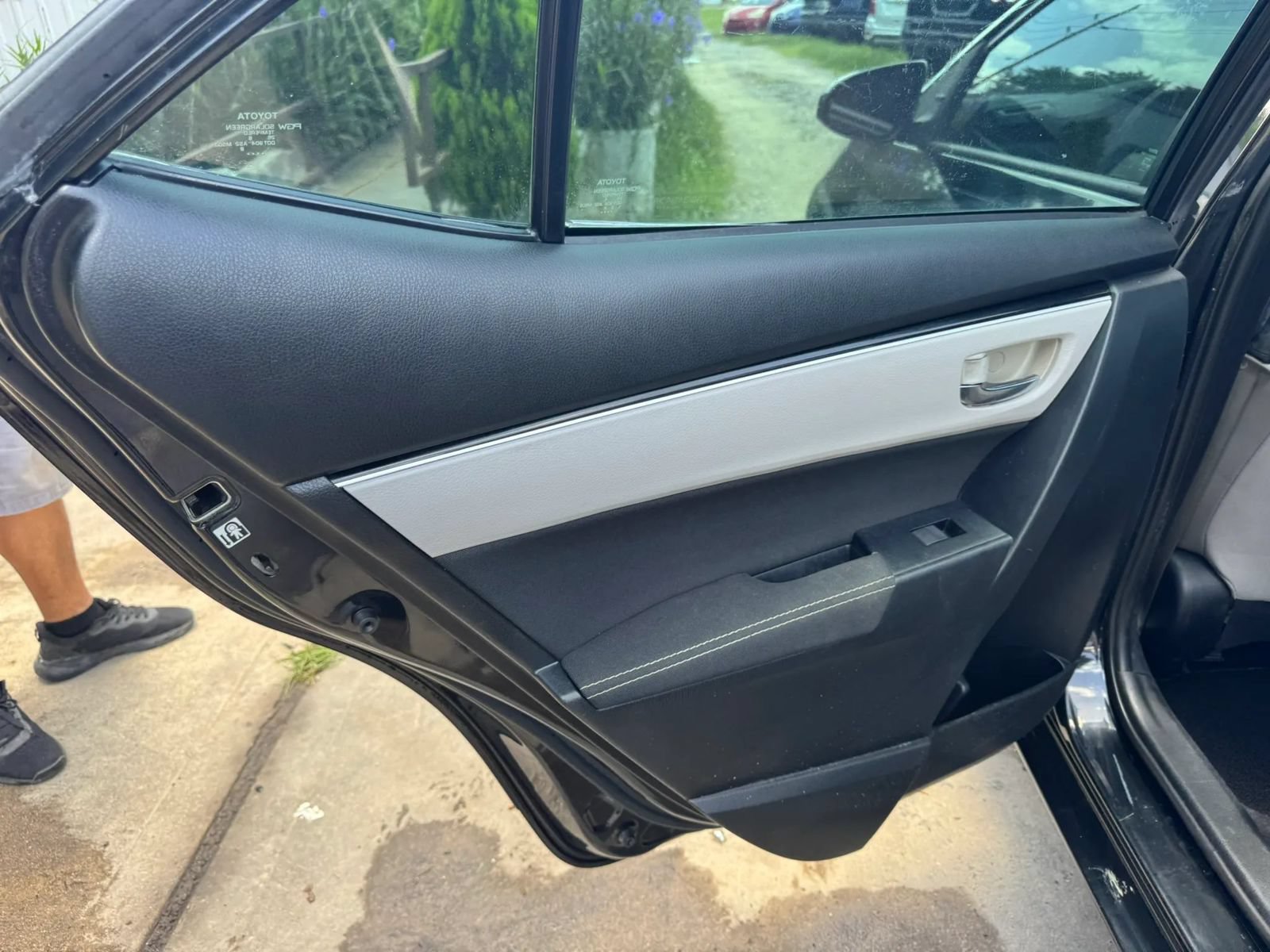 Used 2017 Toyota Corolla LE FWD image 18