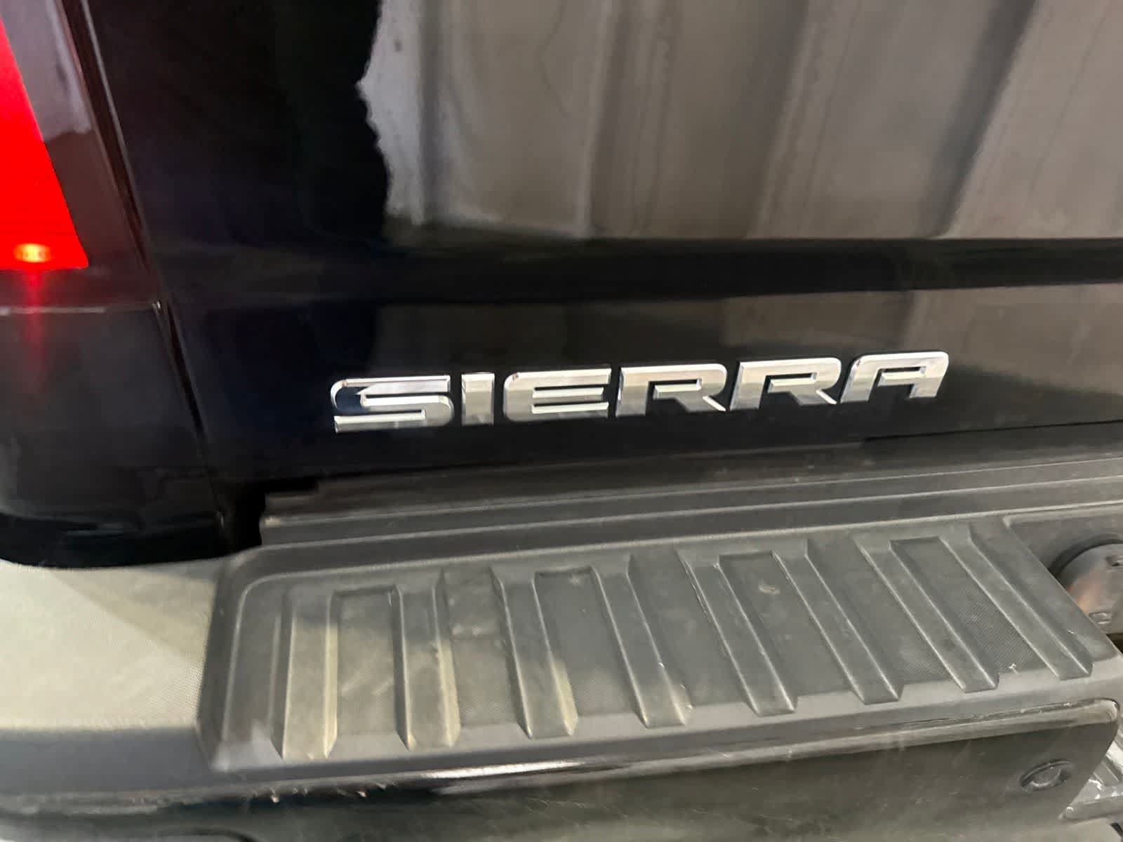 Used 2018 GMC Sierra 2500 Denali w/ Duramax Plus Package AWD/4WD image 15