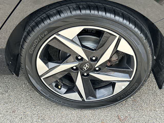 Used 2023 Hyundai Elantra SEL w/ Convenience Package FWD image 5