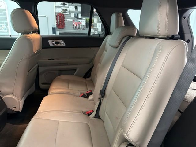 Used 2015 Ford Explorer XLT w/ Equipment Group 202B AWD/4WD image 17