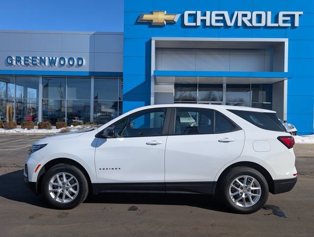 Used 2024 Chevrolet Equinox LS image 2