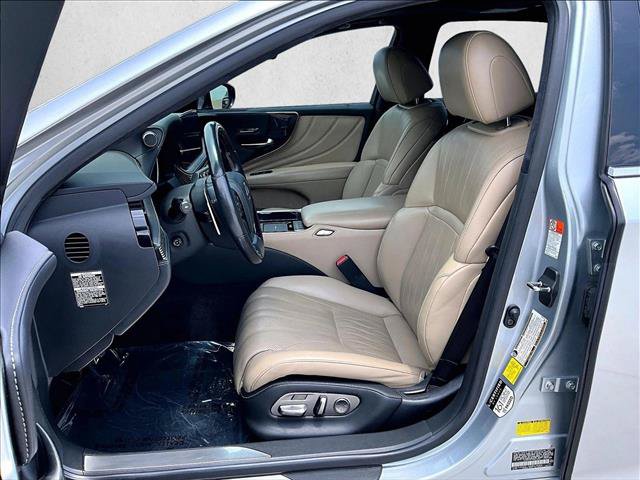 Used 2022 Lexus LS 500 w/ Interior Upgrade Package RWD image 27