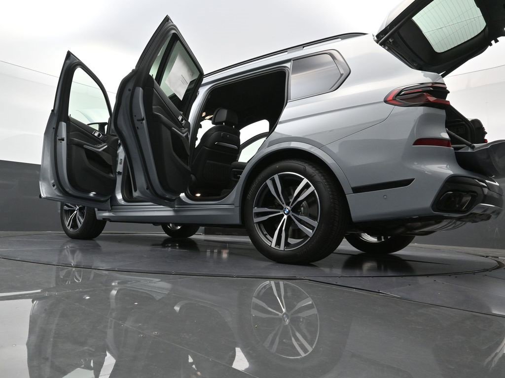 New 2026 BMW X7 M60i w/ Executive Package image 53