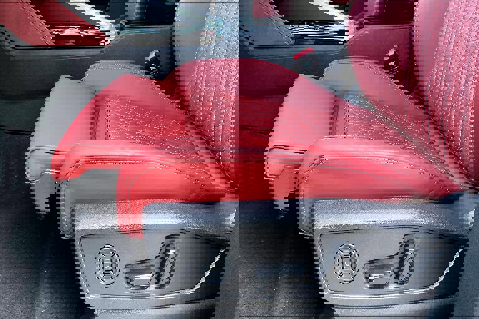 Used 2025 Audi SQ5 Premium Plus w/ Premium Plus Package image 14