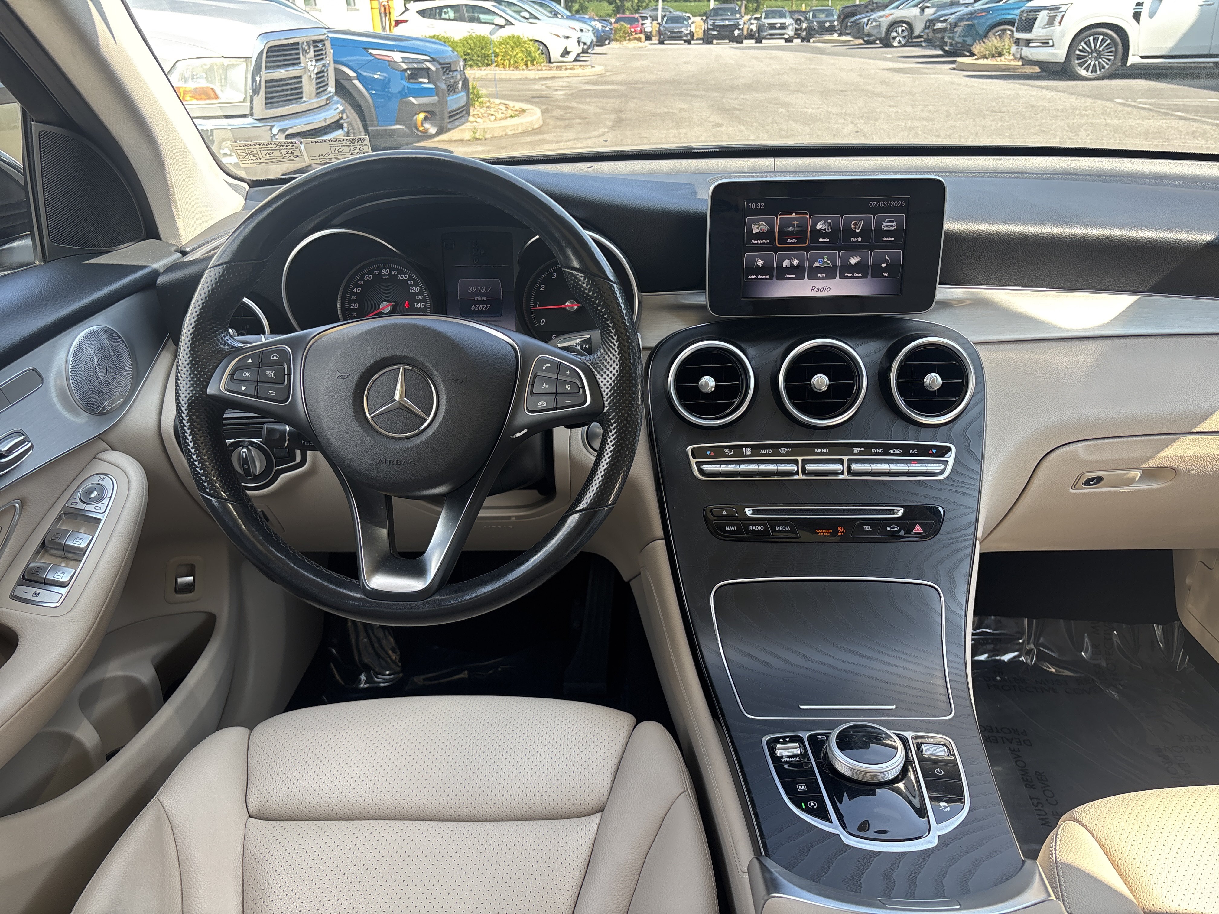 Used 2019 Mercedes-Benz GLC 300 4MATIC image 2