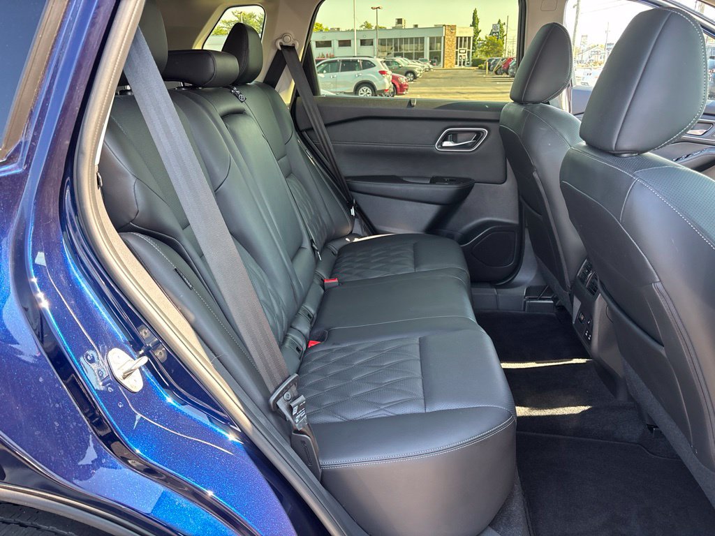 Used 2024 Nissan Rogue Platinum w/ Platinum Premium Package AWD/4WD image 35