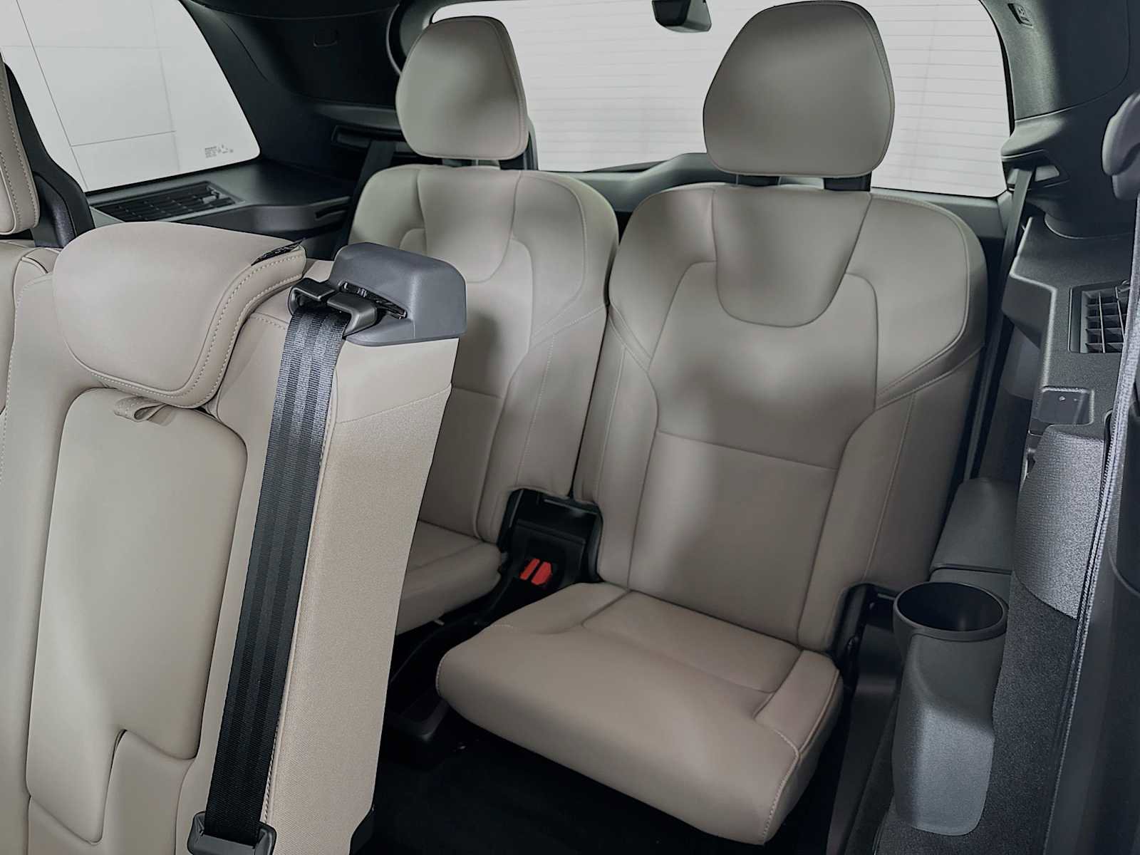 Used 2025 Volvo XC90 B6 Plus w/ Protection Package Premier image 26