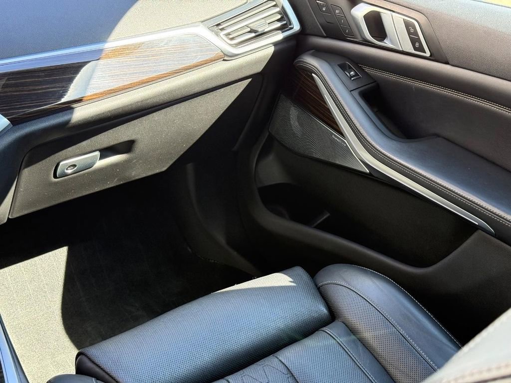 Used 2019 BMW X5 xDrive50i w/ M Sport Package image 15