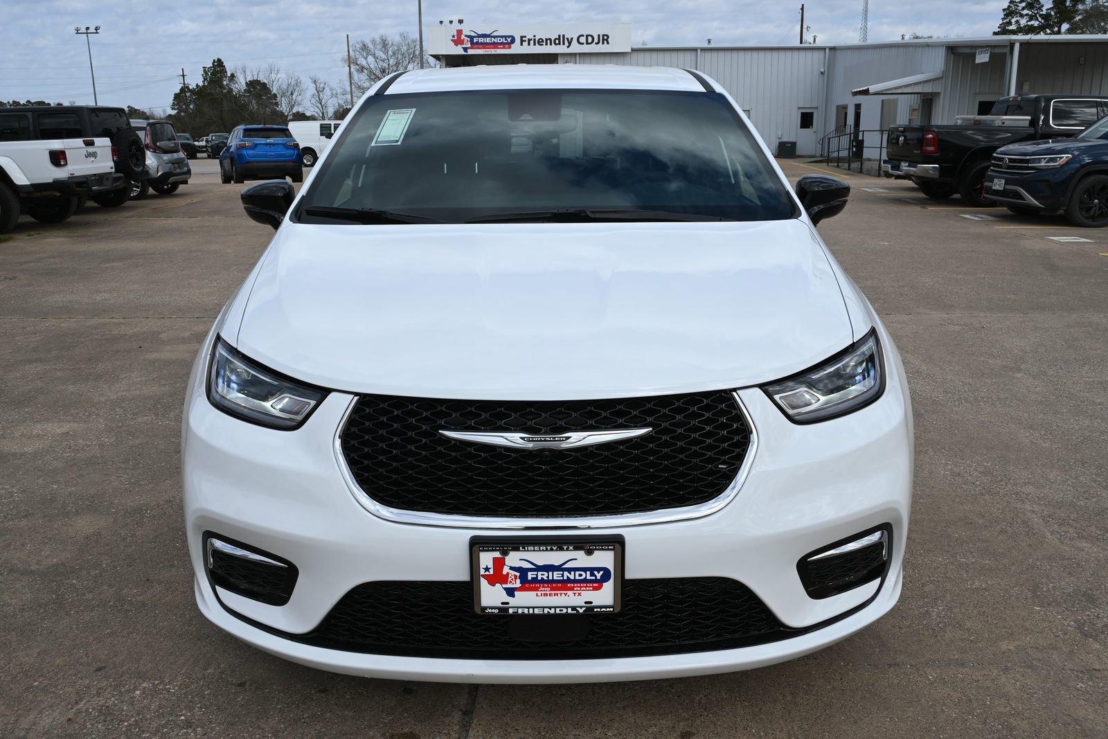 New 2026 Chrysler Pacifica Select image 6