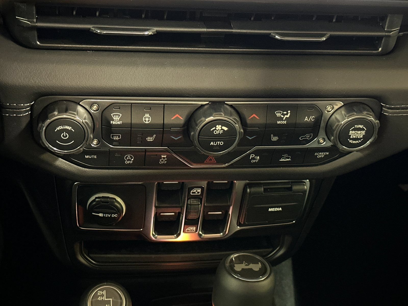 New 2026 Jeep Wrangler Unlimited Sahara AWD/4WD image 20