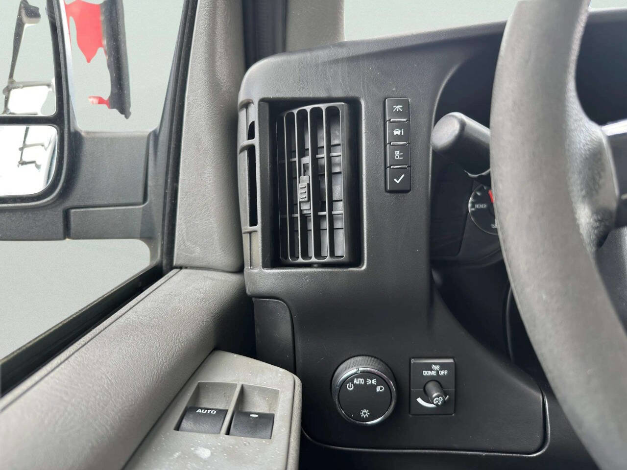 Used 2014 Chevrolet Express 2500 image 33