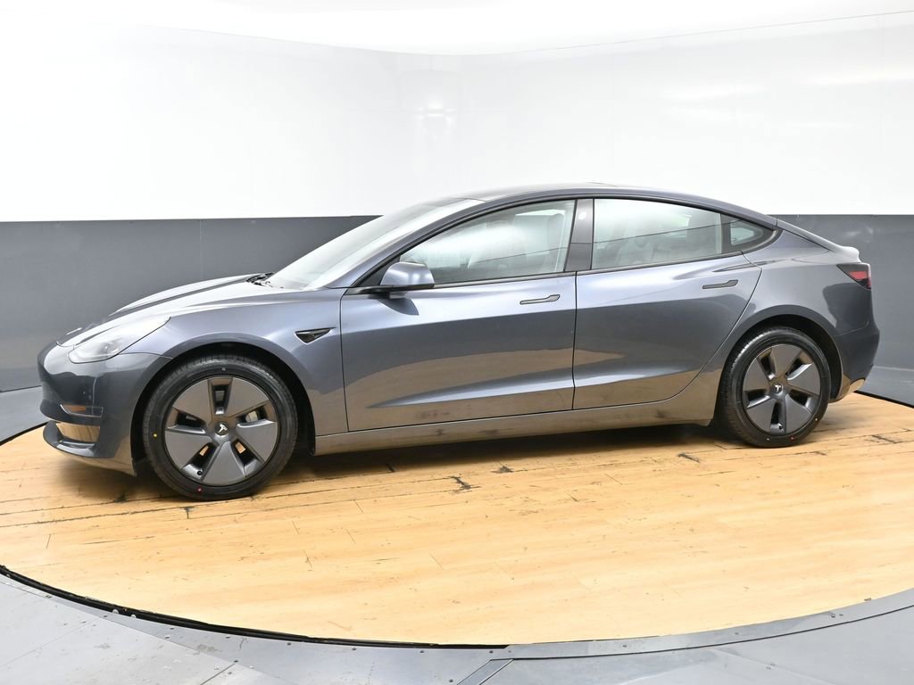 Used 2023 Tesla Model 3 Standard Range image 5