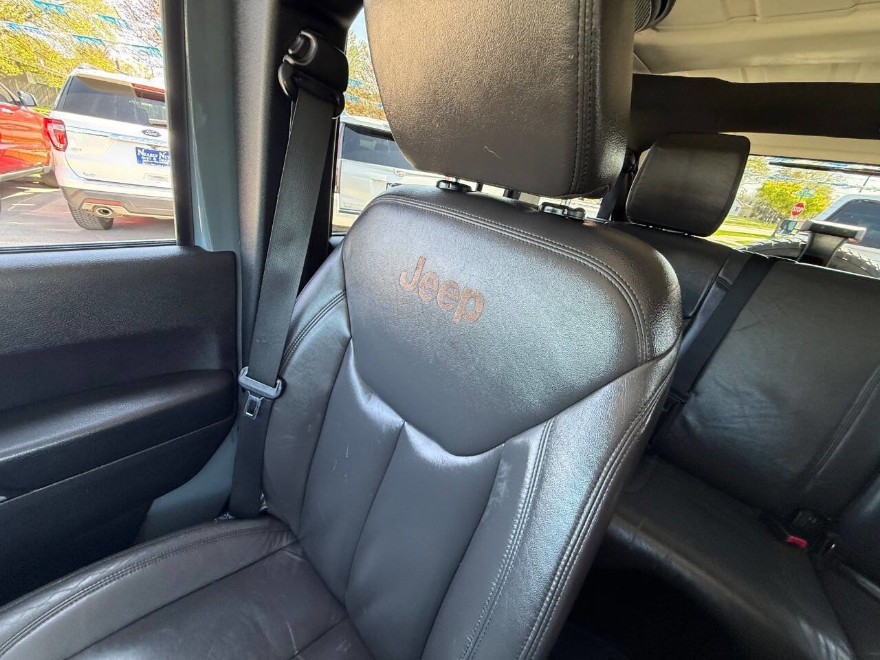Used 2015 Jeep Wrangler Unlimited Sahara w/ Katzkin Premium Leather Group AWD/4WD image 23