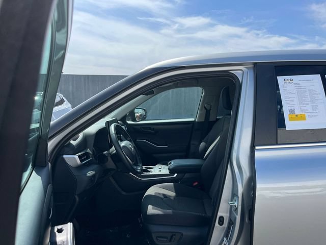 Used 2025 Toyota Highlander LE FWD image 12