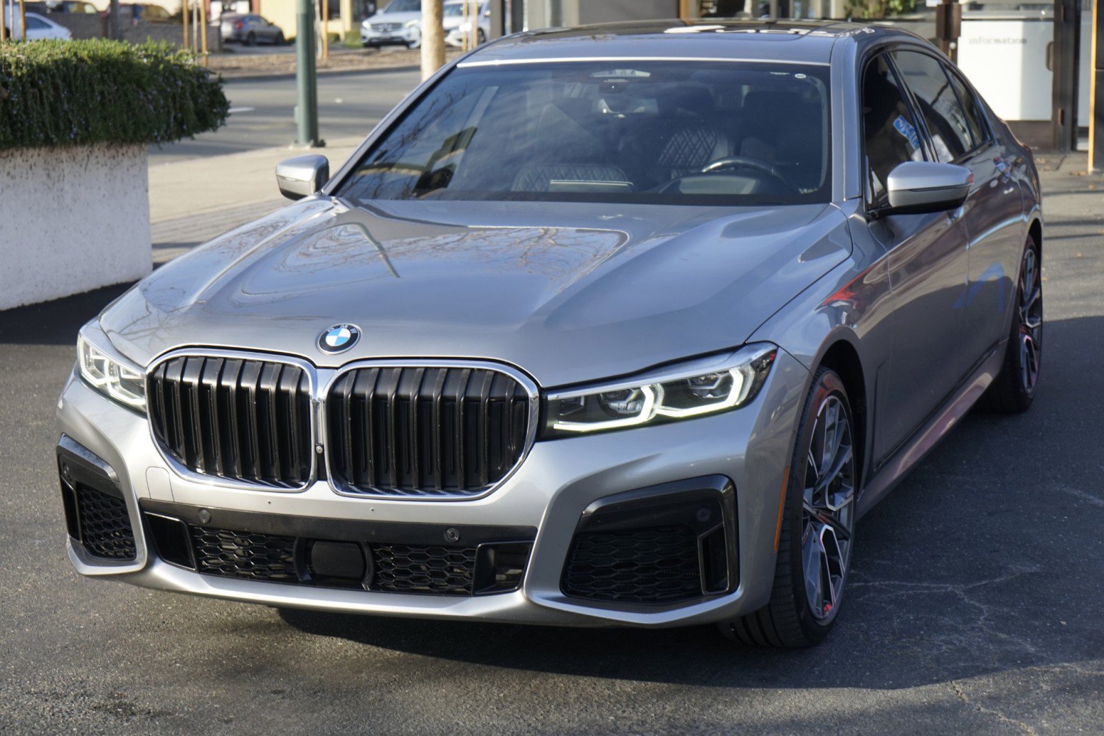 Used 2021 BMW 750i xDrive w/ Executive Package image 3