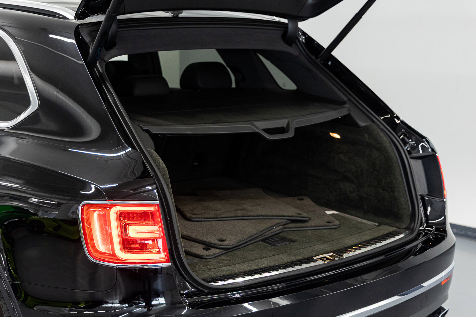 Used 2020 Bentley Bentayga image 23