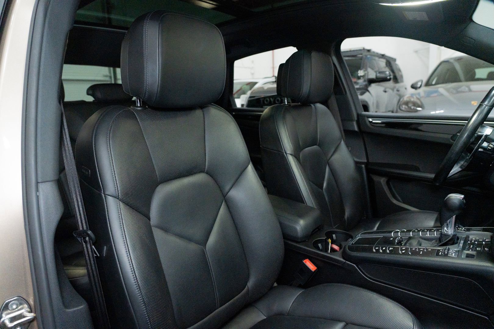 Used 2017 Porsche Macan AWD/4WD image 33
