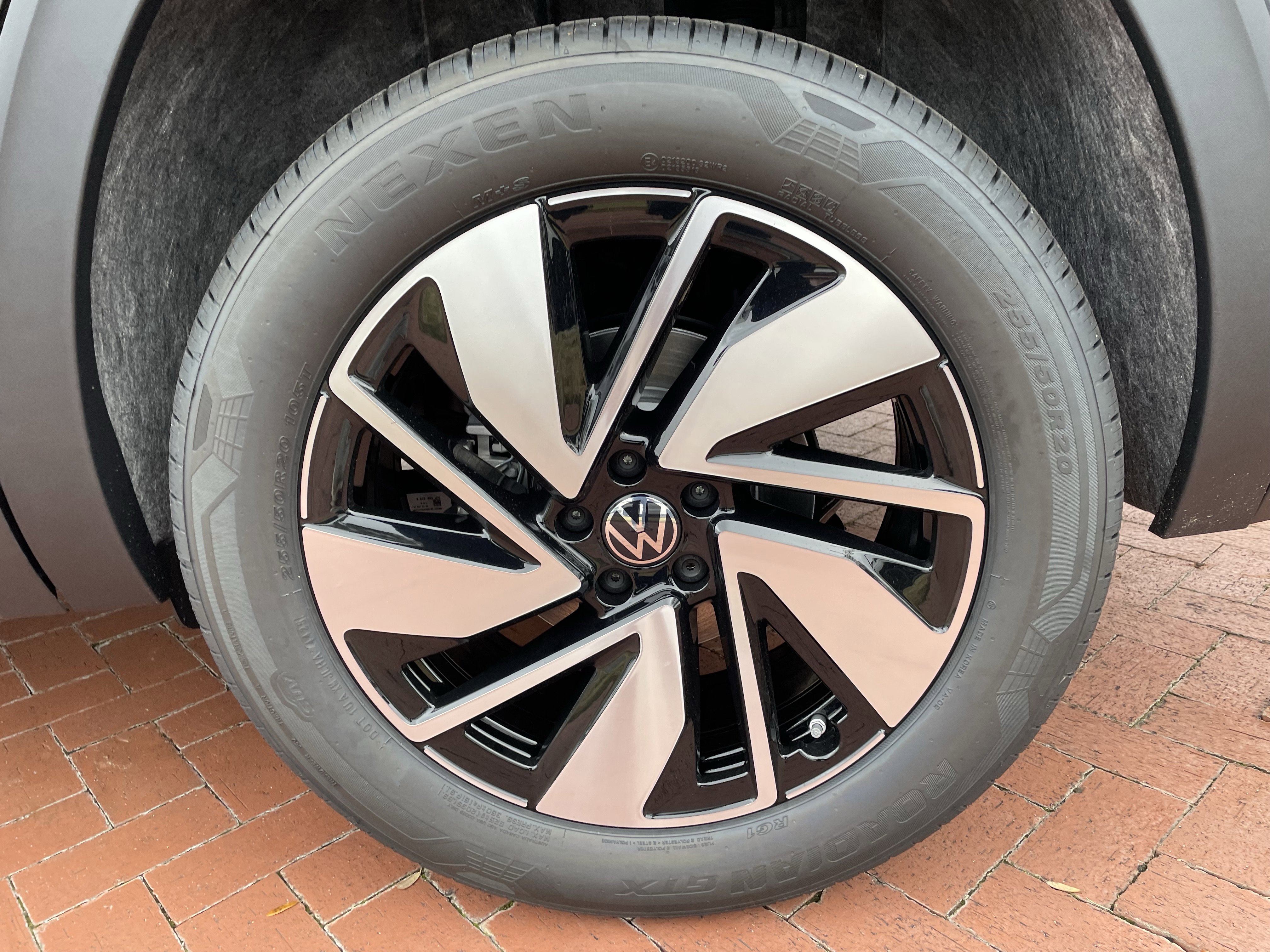 New 2026 Volkswagen Atlas SE image 8