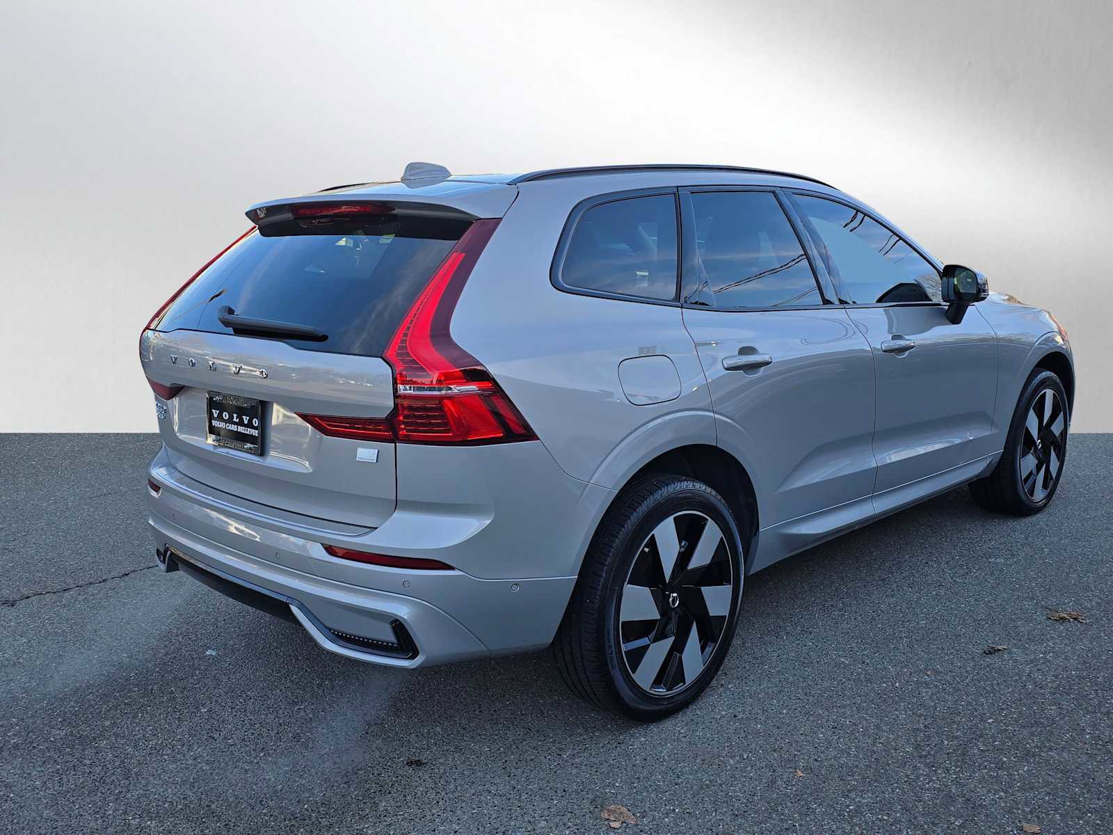 Certified 2024 Volvo XC60 T8 Plus w/ Protection Package Premier image 3