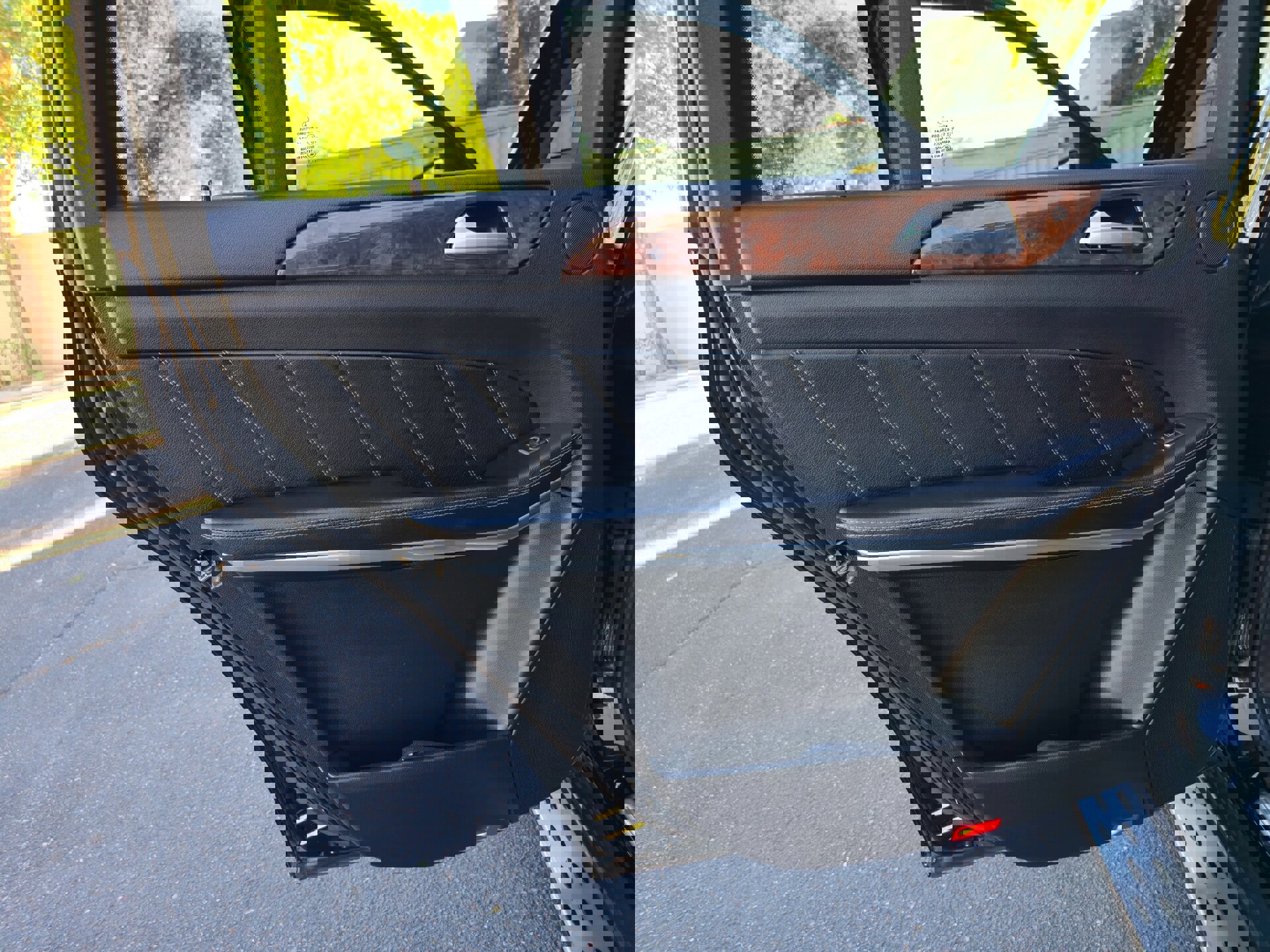 Used 2015 Mercedes-Benz GL 550 4MATIC image 25