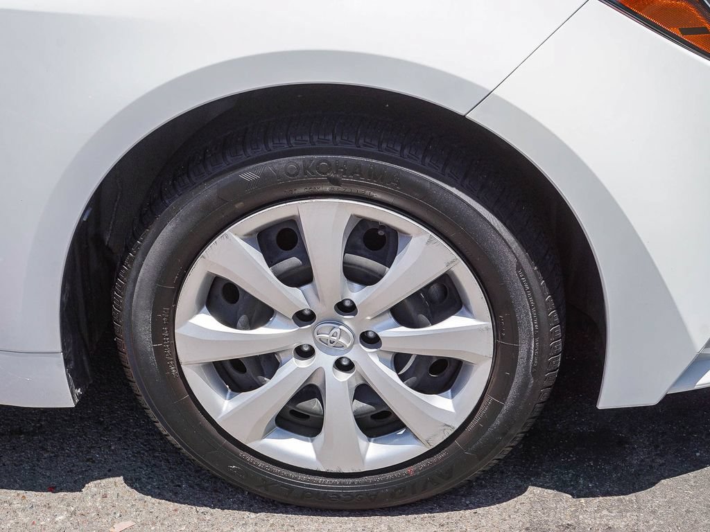 Used 2021 Toyota Corolla LE w/ Carpet Mat Package (TMS) FWD image 9