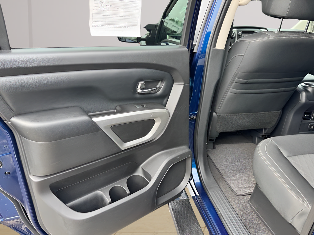 Used 2017 Nissan Titan SV AWD/4WD image 30