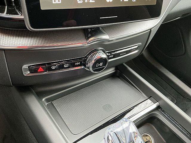 New 2026 Volvo XC60 B5 Ultra w/ Climate Package AWD/4WD image 18
