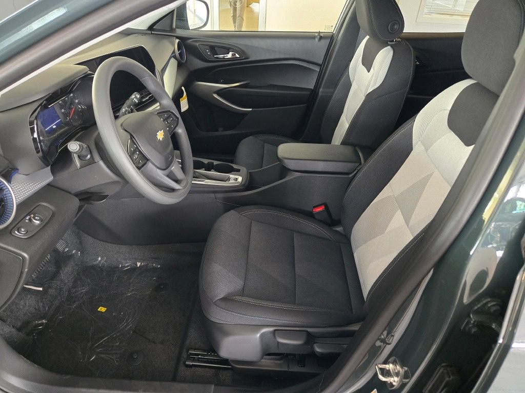 New 2026 Chevrolet Trax LS w/ LS Convenience Package FWD image 18