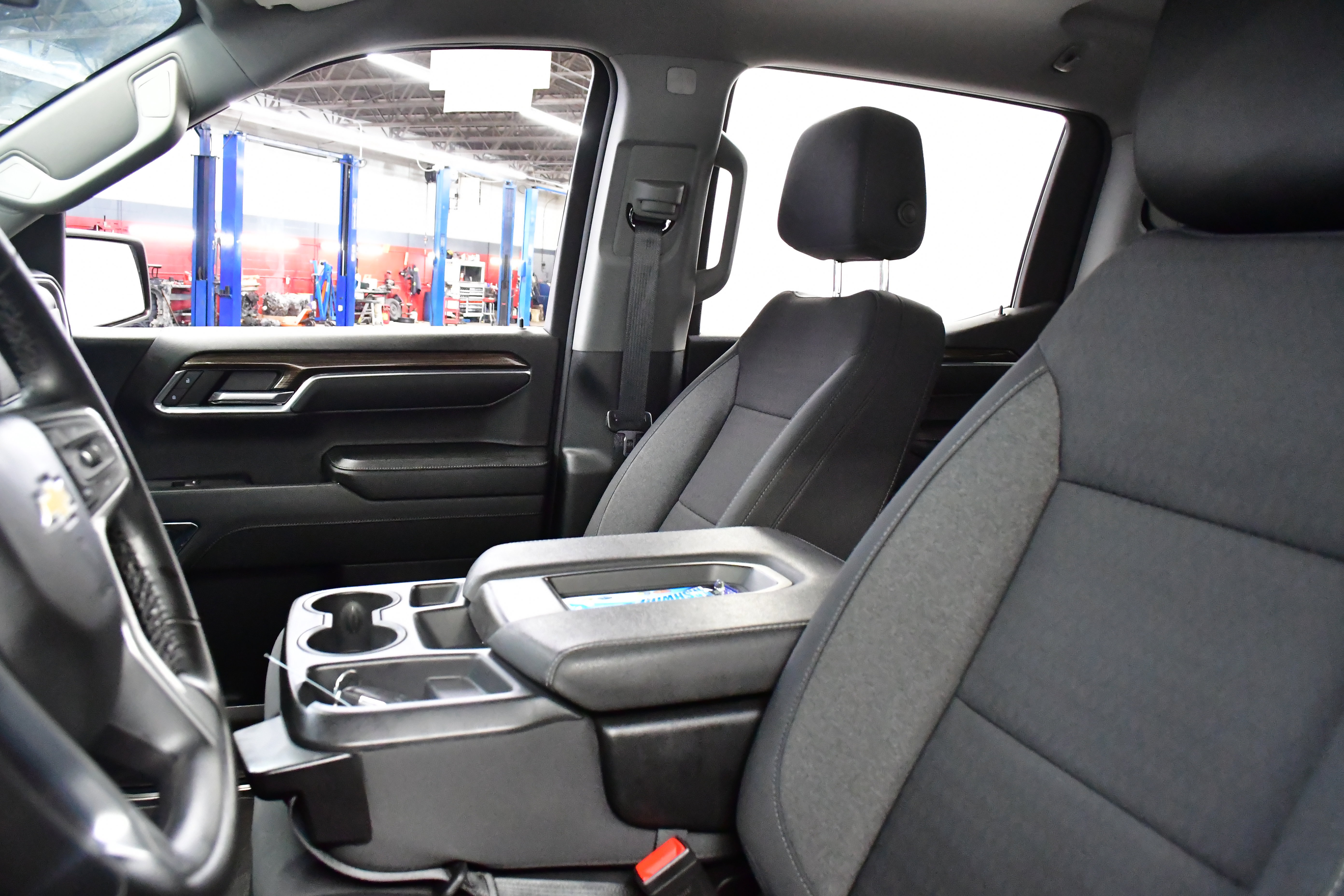 Used 2024 Chevrolet Silverado 1500 LT AWD/4WD image 9