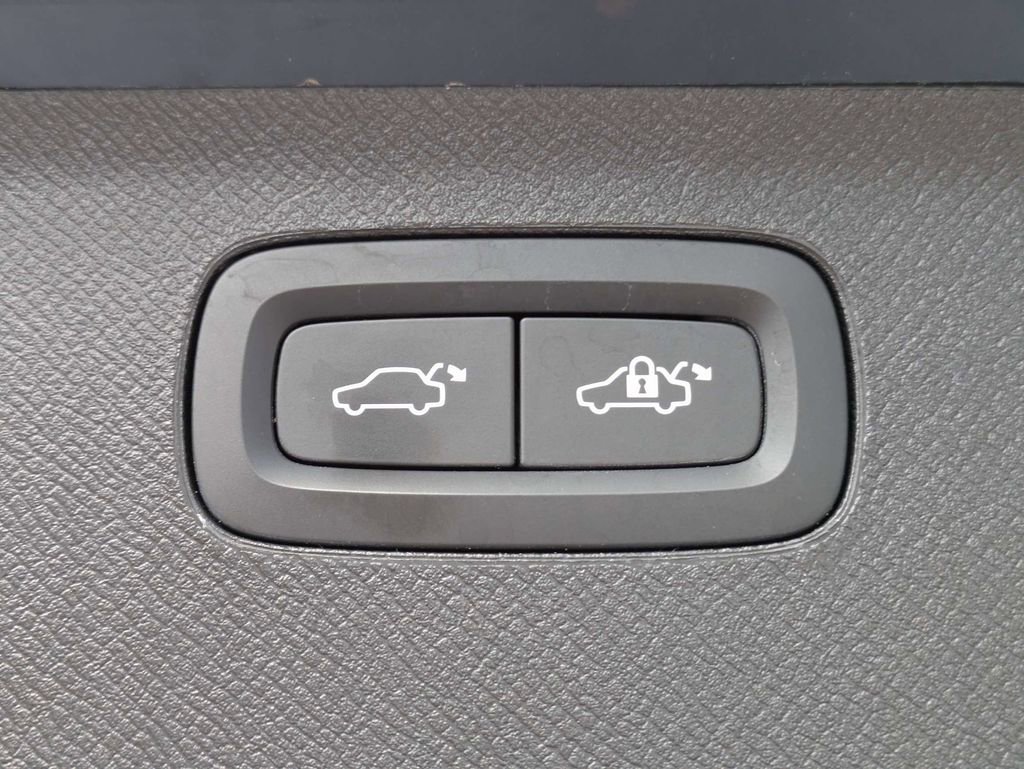 Used 2023 Volvo XC90 B6 Ultimate w/ Protection Package Premier AWD/4WD image 15