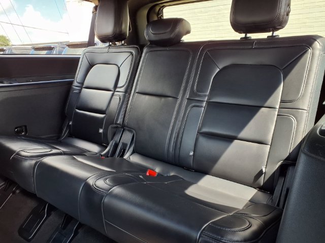 Used 2023 Lincoln Navigator L Reserve AWD/4WD image 6