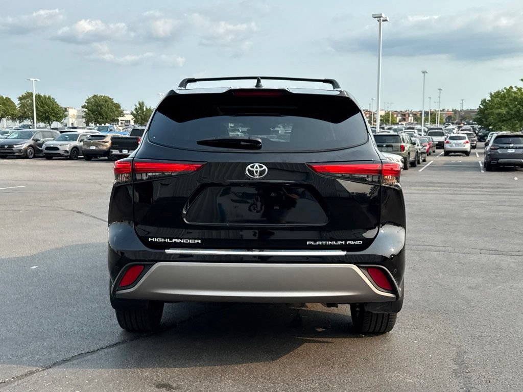 Used 2021 Toyota Highlander Platinum AWD/4WD image 6