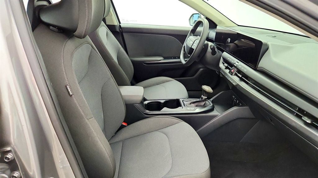 Used 2025 Kia K4 FWD image 21