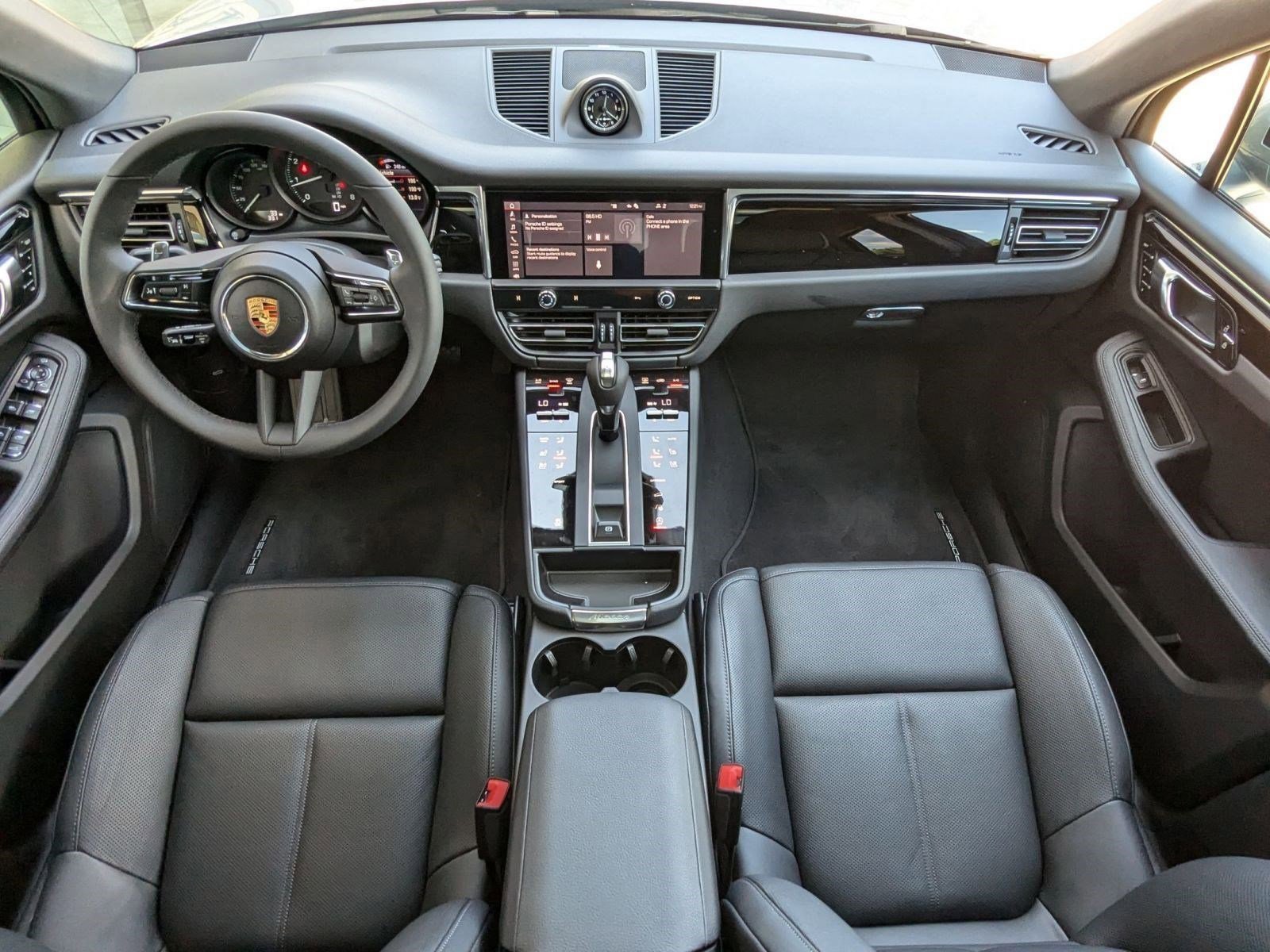 Certified 2025 Porsche Macan AWD/4WD image 22